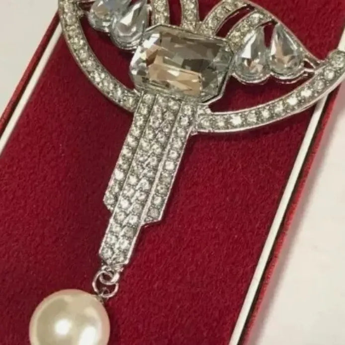 Luxury Sparkling Devil Eyes Brooch Pin for Women Men Classic Style