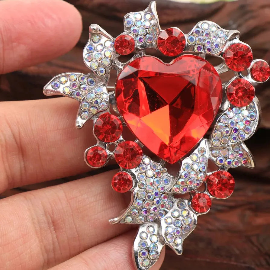 Classic Openwork Heart Brooch for Women Wedding Gift Elegant Accessory
