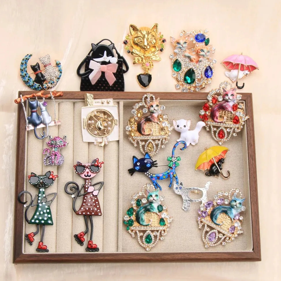 Elegant Vintage Cat Brooch for Women Fashion Accessory Gift