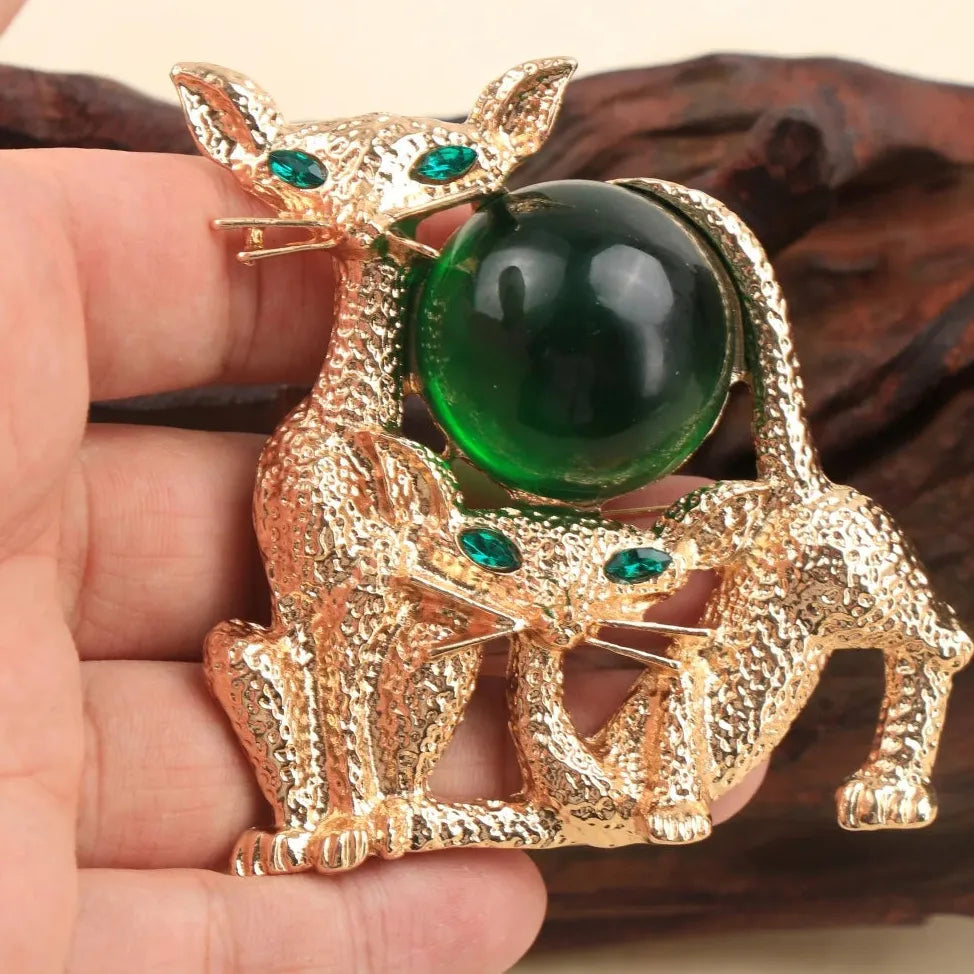 Vintage Cat Brooch Classic Jewelry Gift for Men and Women