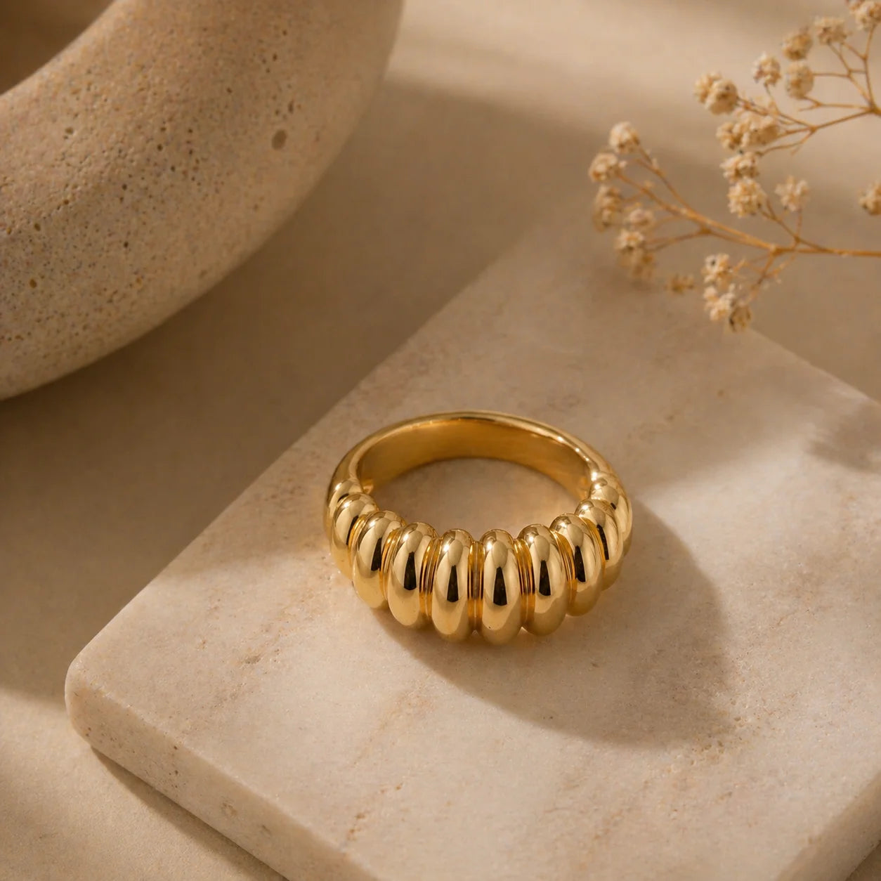Retro Striped Dome Chunky Croissant Hammered Zinc Alloy Wedding Ring for Women