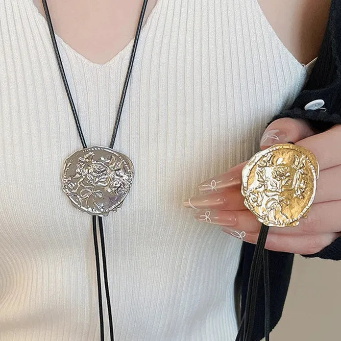 Adjustable Flower Round Pendant Necklace for Women Zinc Alloy Jewelry Gift