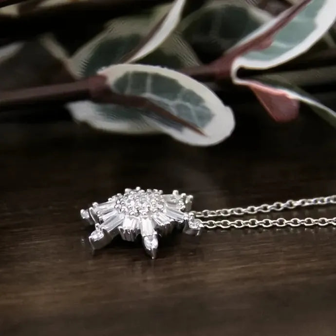 Snowflake Cubic Zirconia Pendant Necklace Copper Alloy Engagement Jewelry
