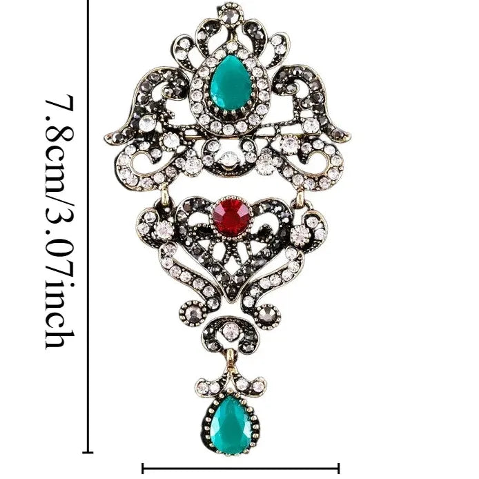 Elegant Geometric Hollow Heart Brooch for Women – Stylish Accessory