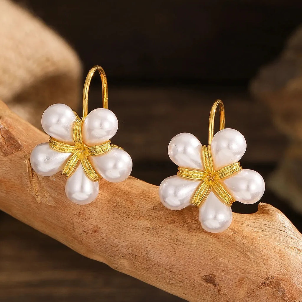 Flower Shaped White Pearl Zinc Alloy Ear Hooks Bridal Engagement Earrings
