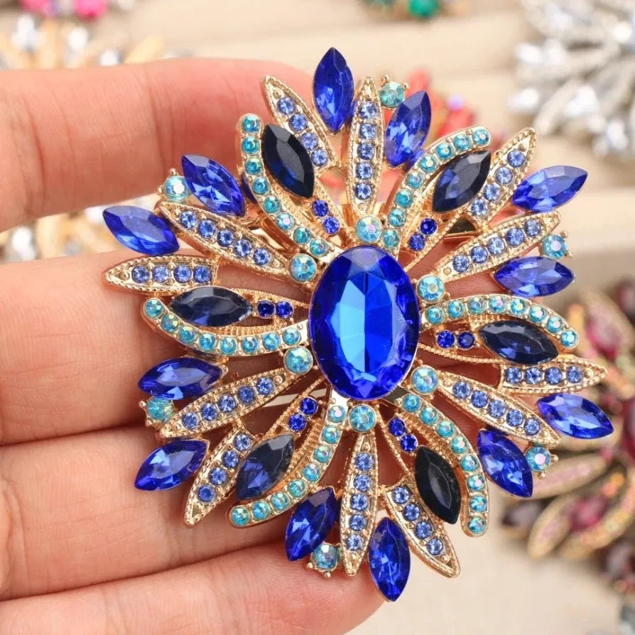 Luxury Openwork Floral Brooch Elegant Gift for Men & Women