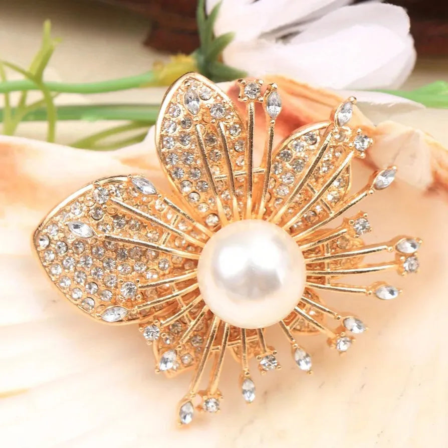 Luxury Classic Flower Brooch Pin Elegant Jewelry for Women Men