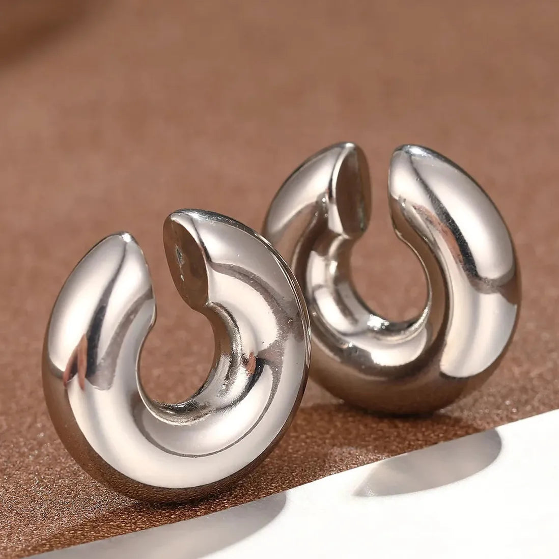 Gothic Vintage Thick Round Oversized Non-Pierced Ear Cuff Clip Earrings Acrylic Fashion