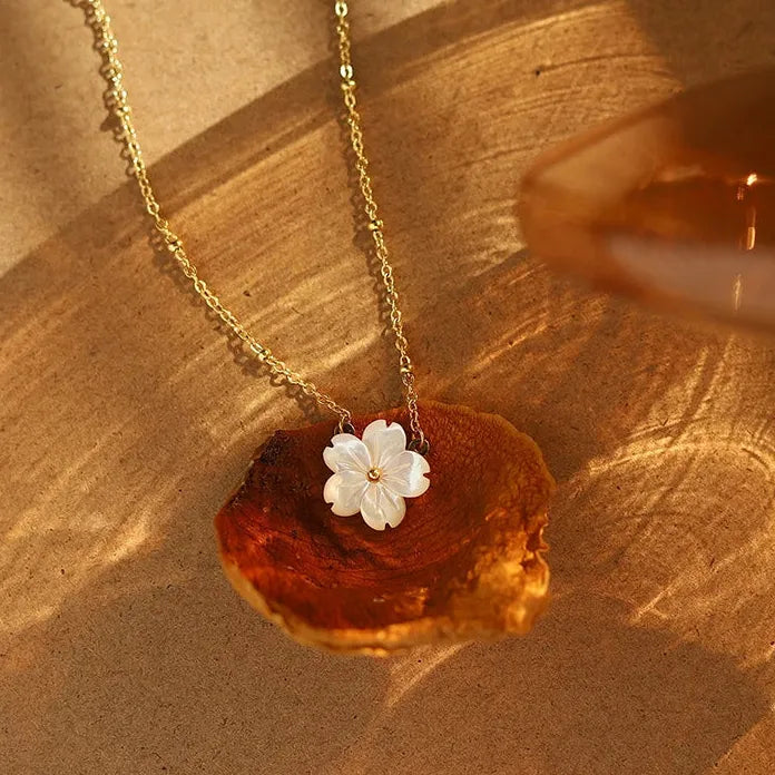 Gold Shell Flower Stainless Steel Pendant Necklace for Women Vintage Luxury