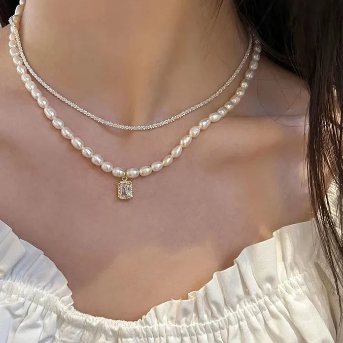 Luxury Baroque Pearl Necklace with French Retro Water Drop Pendant Zinc Alloy