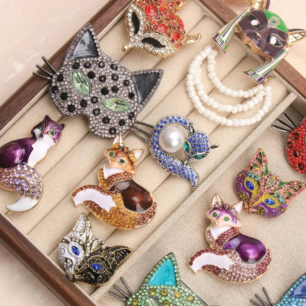 Vintage Fox Brooch Classic Jewelry for Women Elegant Style Accessory