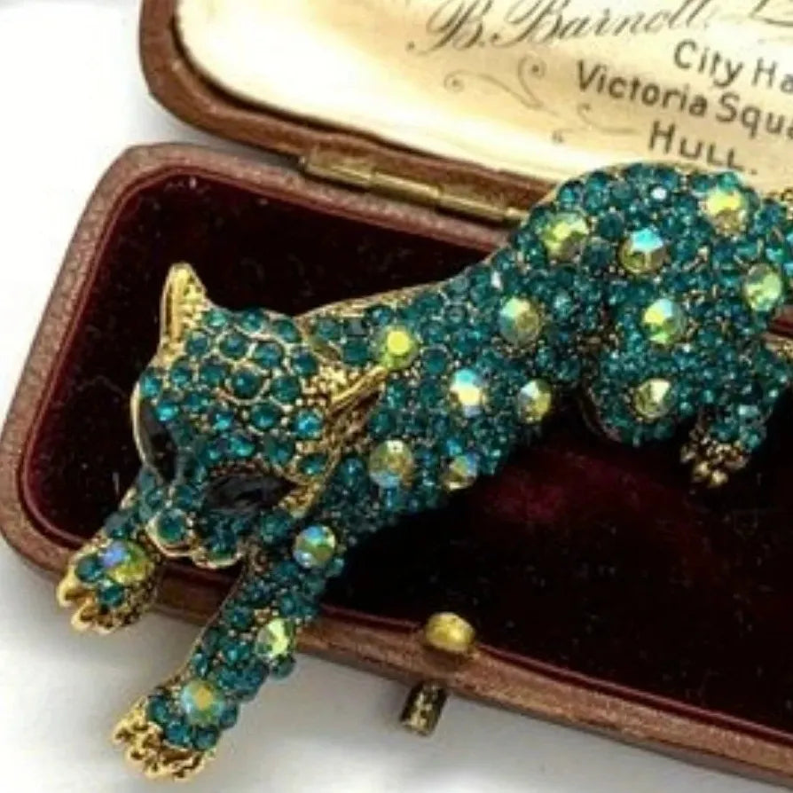 Luxury Leopard Brooch Pins for Women Classic Elegant Fashion Accessories