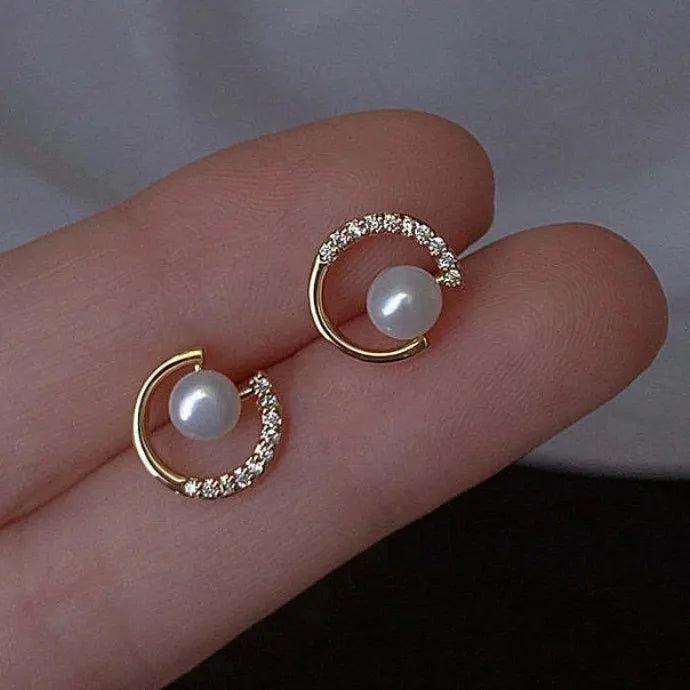 Elegant Geometric Round Stud Earrings Zinc Alloy Imitation Pearl Zircon Hollow