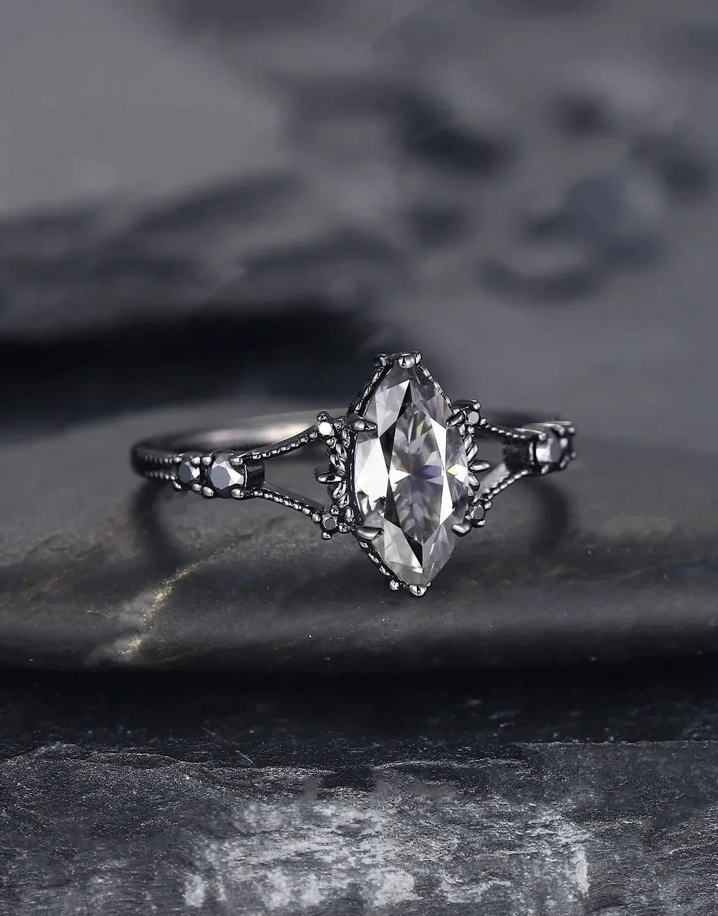 Luxury Retro Gun Plated Black Zinc Alloy Ring with Micro Set Zircon for Women