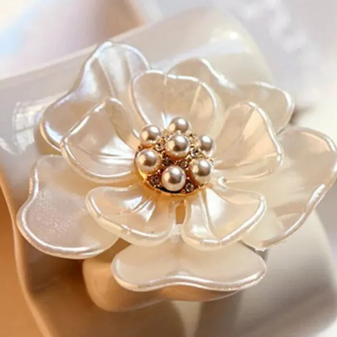 Luxury Flower Brooch Pins for Men & Women Classic Gift Accessory