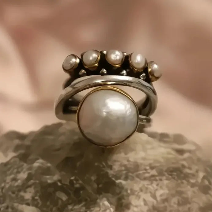 Vintage Two-Tone Metal Ring with Imitation Pearl Geometric Prong Design