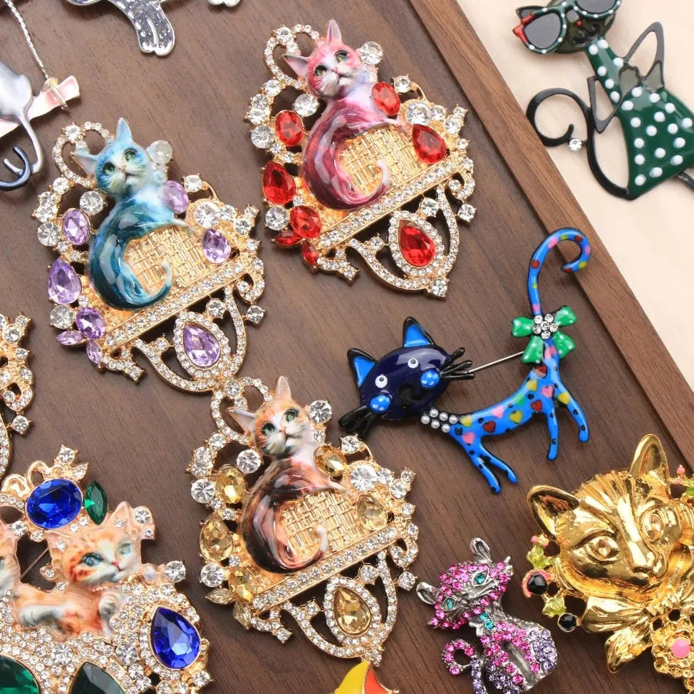 Elegant Vintage Cat Brooch for Women Fashion Accessory Gift