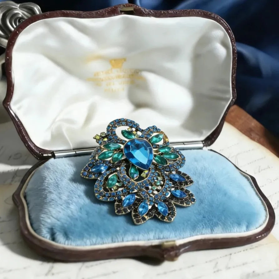 Floral Openwork Classic Brooch Wedding Gift for Women and Men