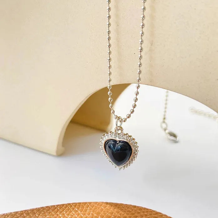 Kpop Black Heart Pendant Necklace Zinc Alloy Short Chain for Women