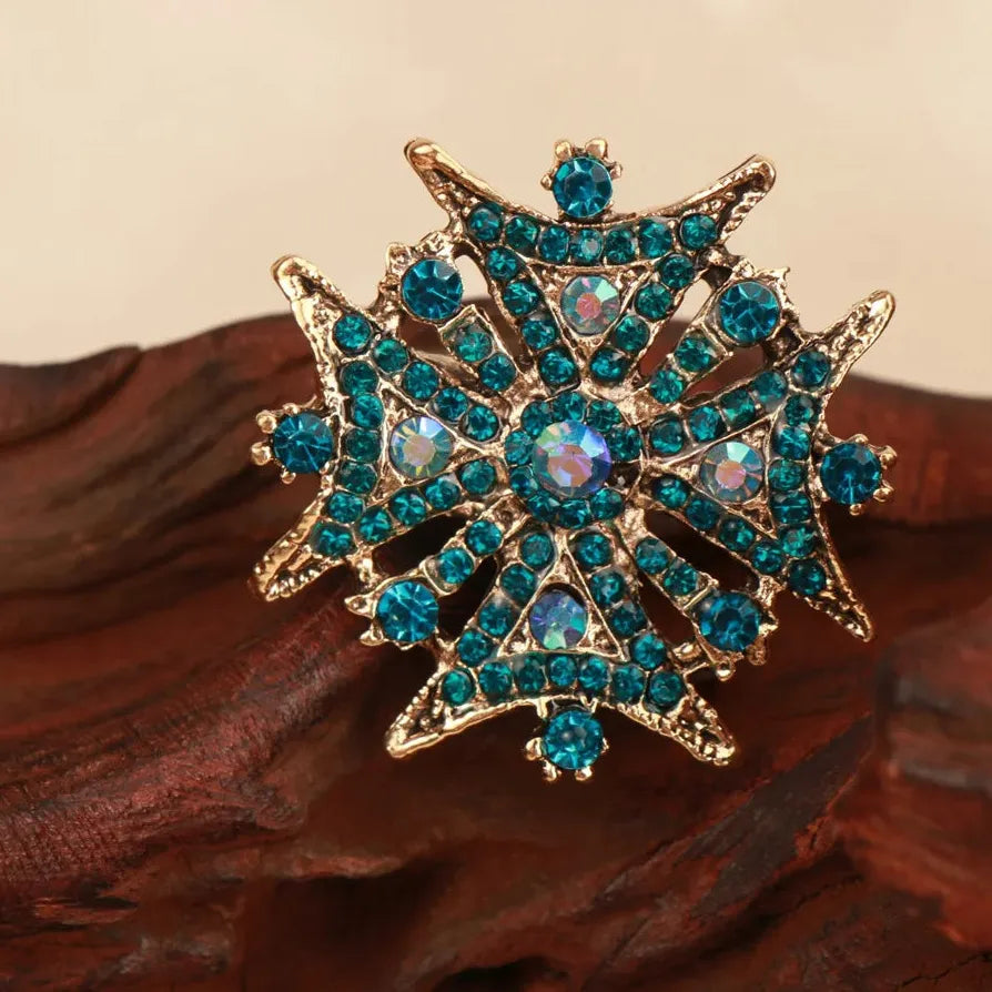 Luxury Snowflake Brooch for Men & Women Classic Style Gift Accessory