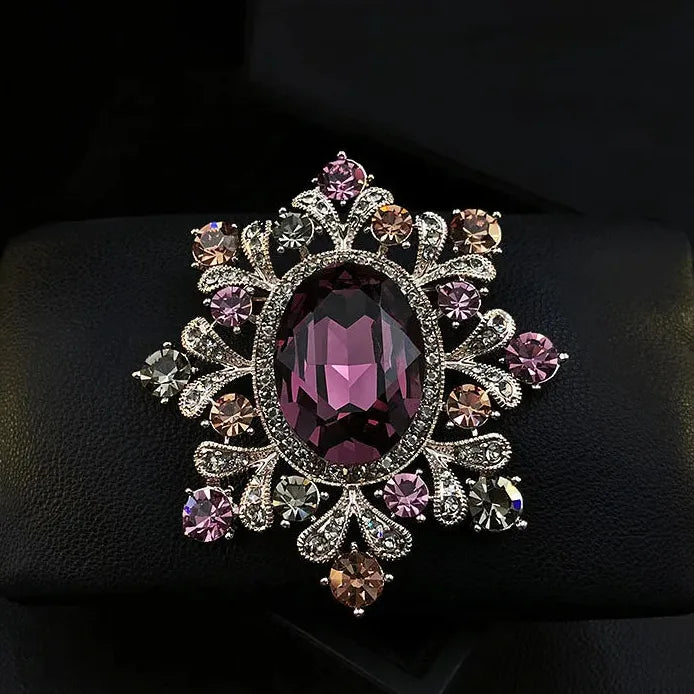 Vintage Round Crystal Brooch Elegant Women’s Retro Pin Gift Accessory
