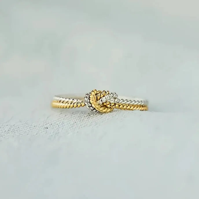 Two-Tone Twisted Brass Ring for Women, Geometric Lines, Daily Wear Jewelry