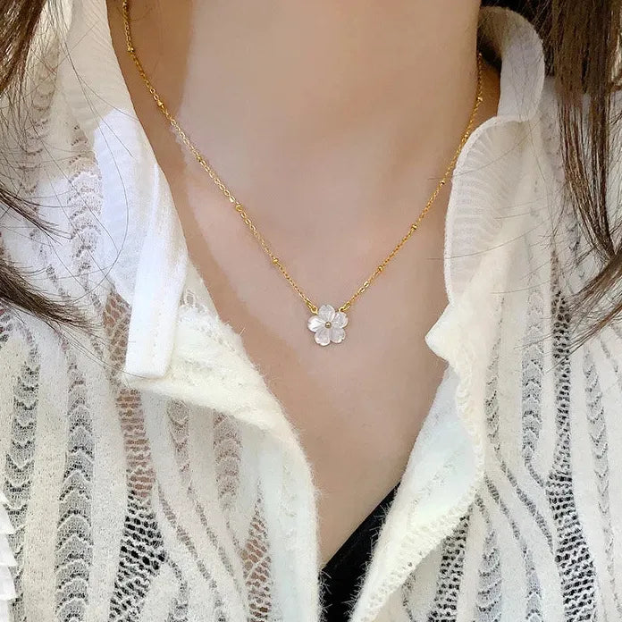 Gold Shell Flower Stainless Steel Pendant Necklace for Women Vintage Luxury