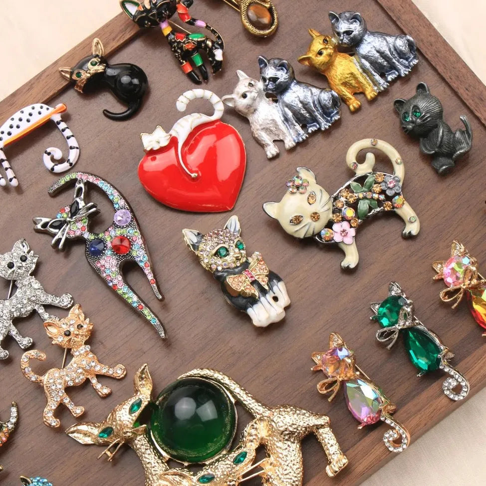 Classic Cat Brooch for Men & Women Wedding Gift Elegant Accessory