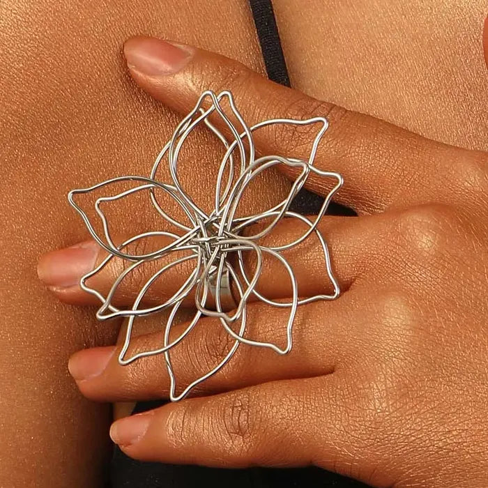 Adjustable Vintage Gold Flower Hollow Metal Ring Elegant Jewelry Gift