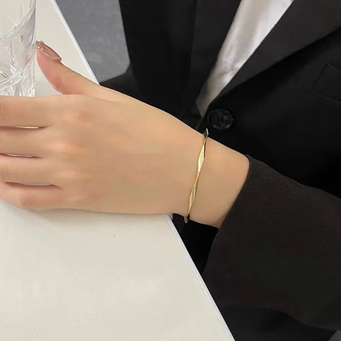 Golden Minimalist Twisted Cuff Bracelet for Women 2023 Gift Jewelry