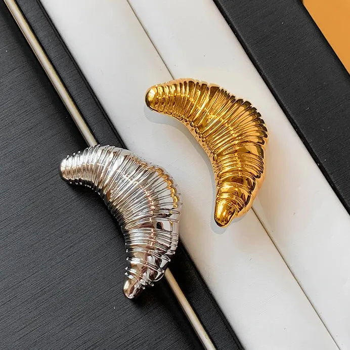 Vintage Moon-Shaped Zinc Alloy Brooch for Men and Women Gold Silver Gift