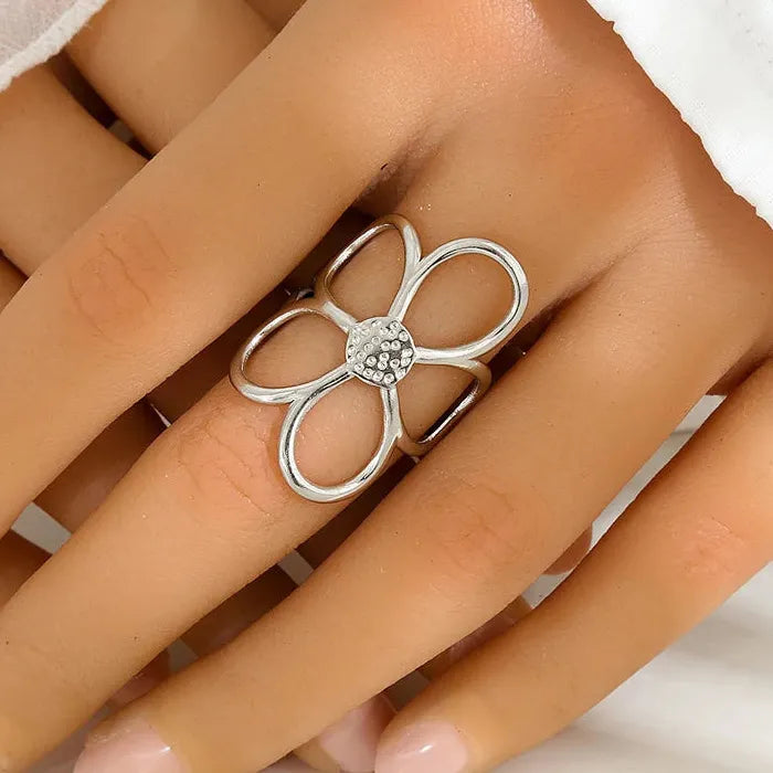 Adjustable Luxury Flower Hollow Stainless Steel Ring for Women with Zircon Stone