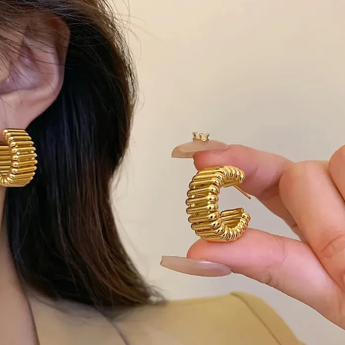 Modern Gold Metal Twisted Circle Hoop Earrings 2024 Trend Jewelry for Women