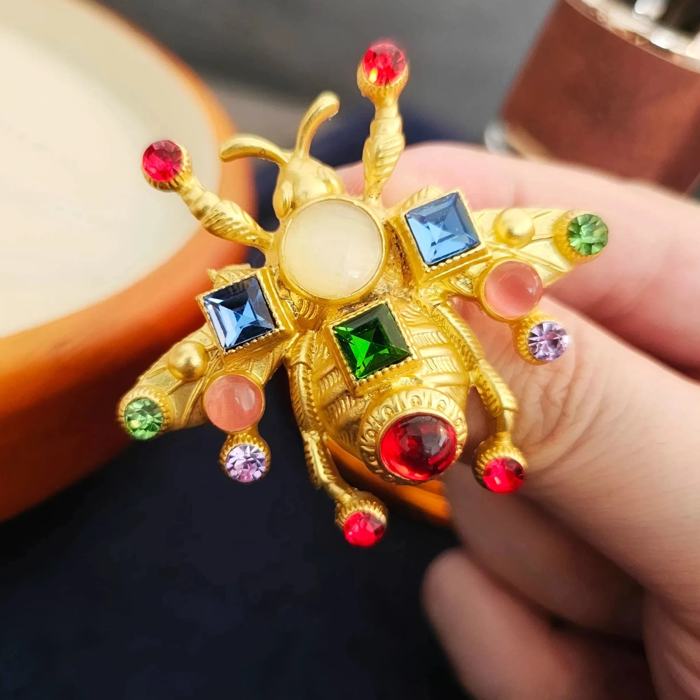Classic Luxury Bee Brooch Insect Jewelry Gift for Women Men