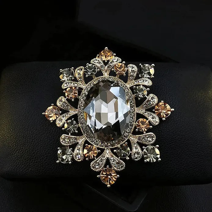 Vintage Round Crystal Brooch Elegant Women’s Retro Pin Gift Accessory