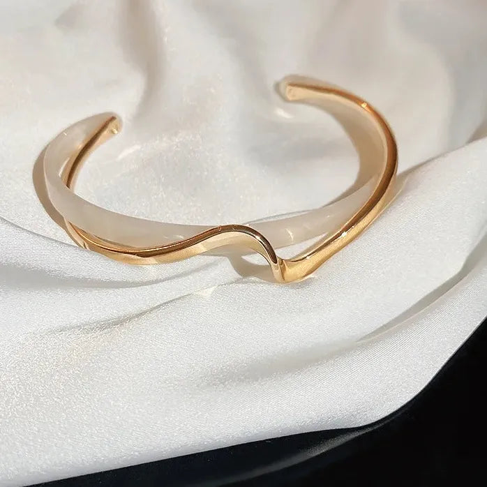 Geometric C-Shaped Copper Alloy Bangle Women’s White Shell Bracelet Gift