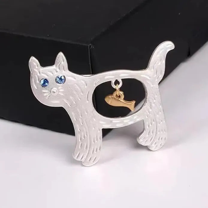 Small Fresh Cat Brooch, Minimalist Classic Gift for Men and Women