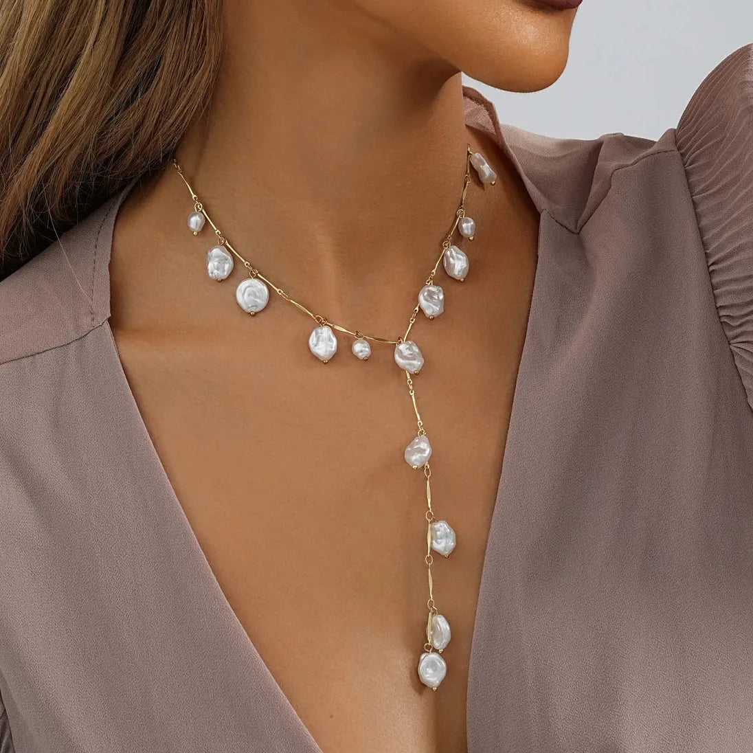 Vintage Irregular Pearl Pendant Necklace for Women Zinc Alloy