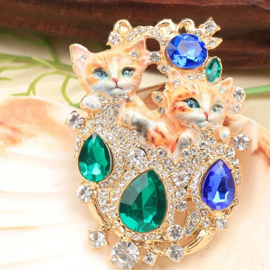 Luxury Classic Cat Brooch for Men & Women Elegant Gift Accessory