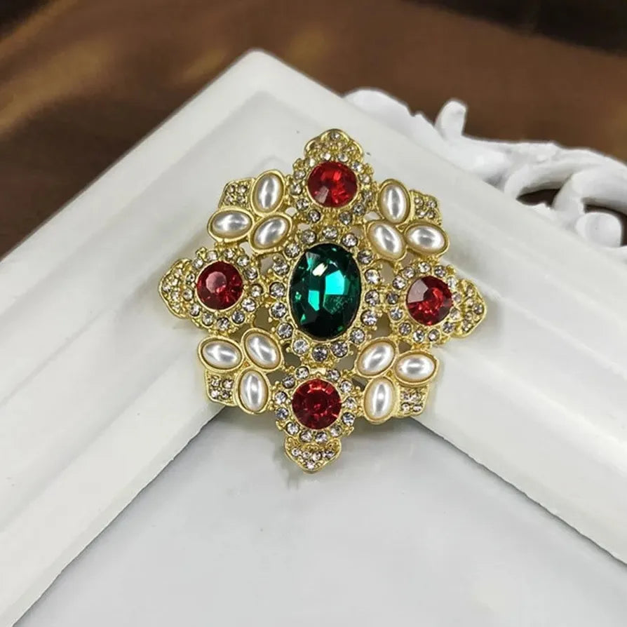 Vintage Emerald Green Imitation Gemstone Brooch Pin for Women Elegant Style