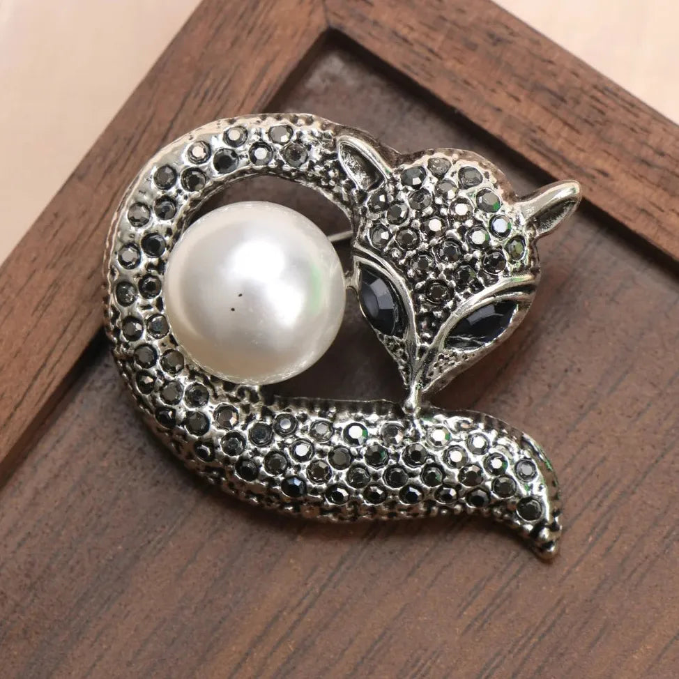 Vintage Fox Brooch Classic Jewelry for Women Elegant Style Accessory