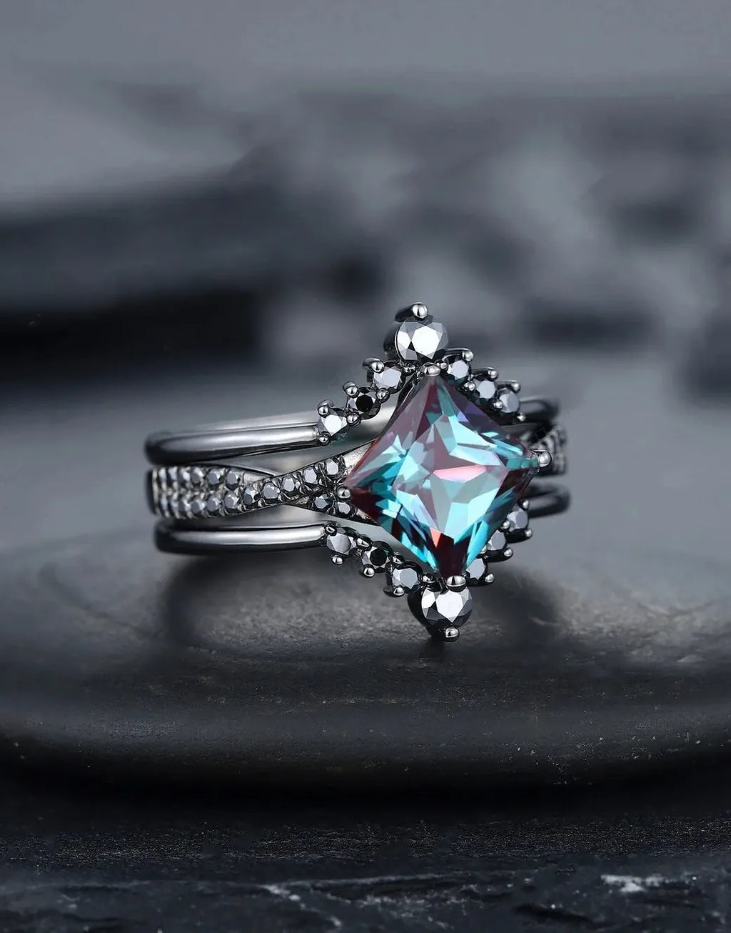 Luxury Retro Gun Plated Black Zinc Alloy Ring Set with Micro Black Zircon for Couples