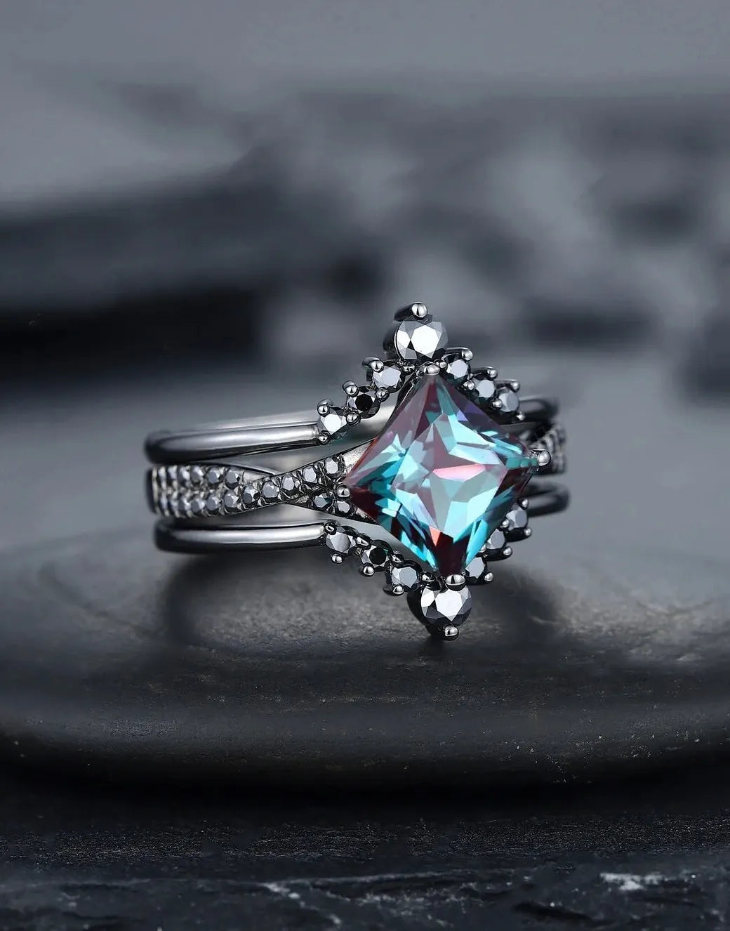 Luxury Retro Gun Plated Black Zinc Alloy Ring Set with Micro Black Zircon for Couples