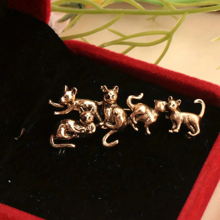 Vintage Luxury Cat Brooch Pin Elegant Classic Style Accessory for Women