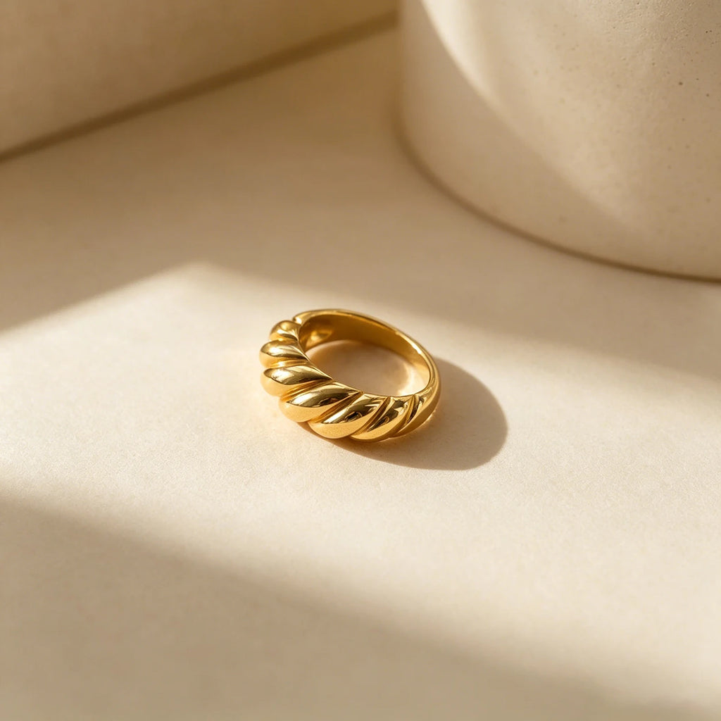 Vintage Gold Plated Twisted Croissant Zinc Alloy Chunky Ring for Women Lightweight Jewelry