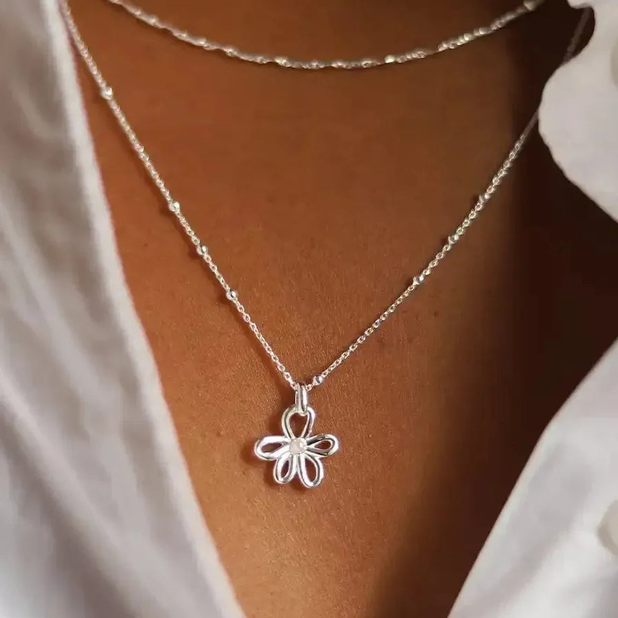 Delicate Hollow Flower Pearl Necklace for Women Girls 18K Gold Choker Jewelry