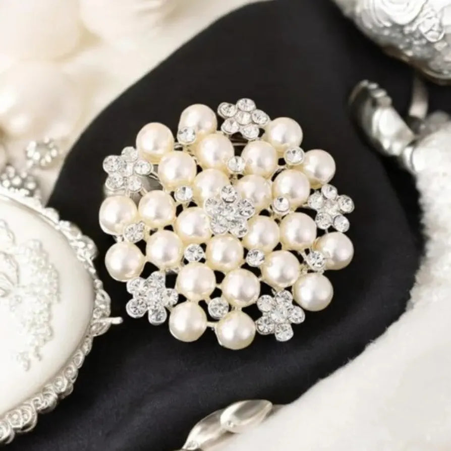 Luxury Openwork Floral Classic Brooch Gift for Women & Men
