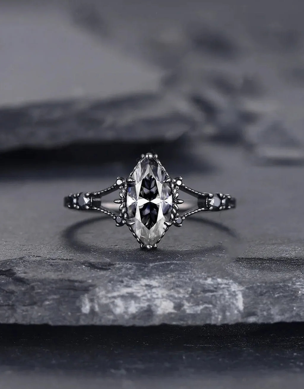 Luxury Retro Gun Plated Black Zinc Alloy Ring with Micro Set Zircon for Women