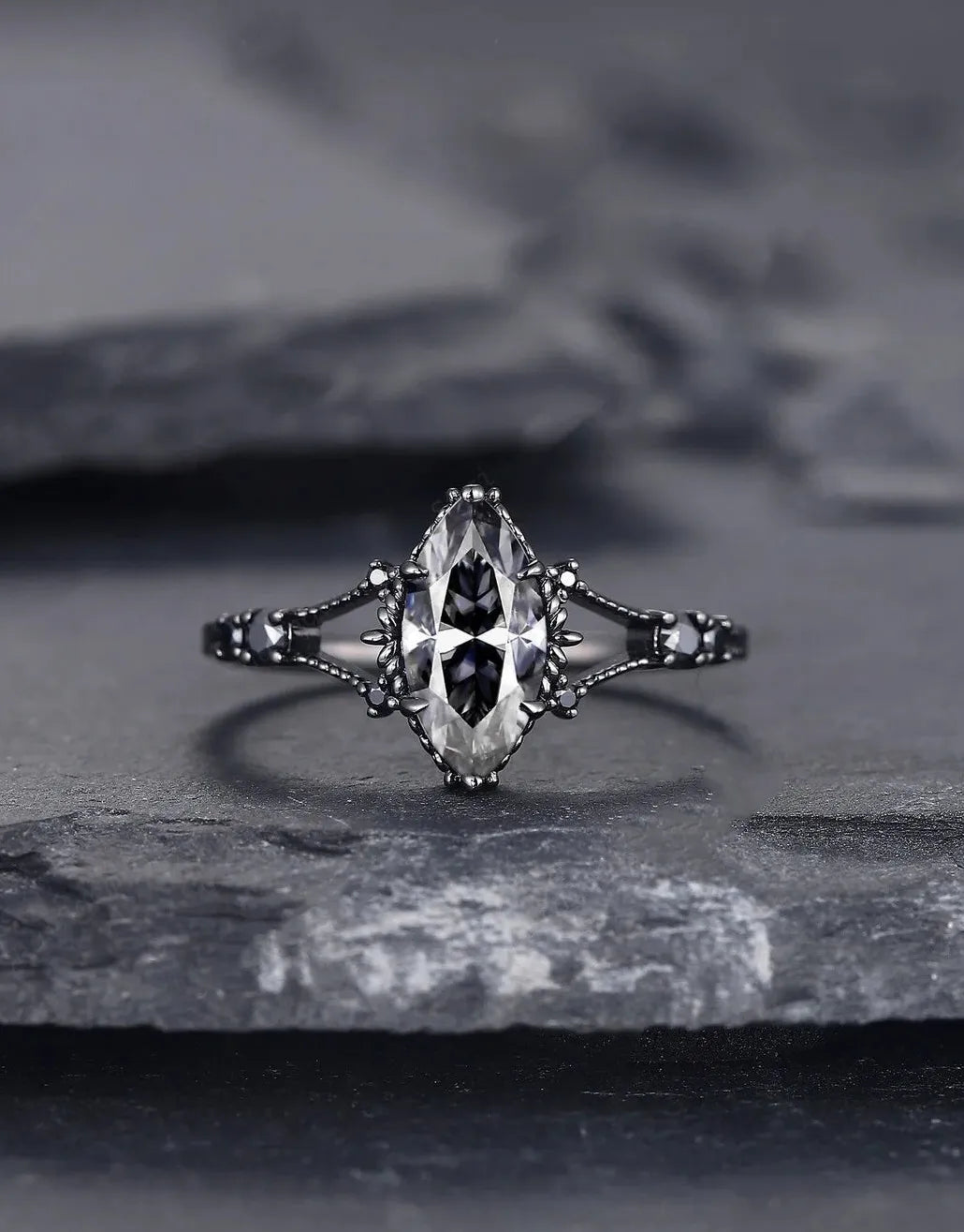 Luxury Retro Gun Plated Black Zinc Alloy Ring with Micro Set Zircon for Women