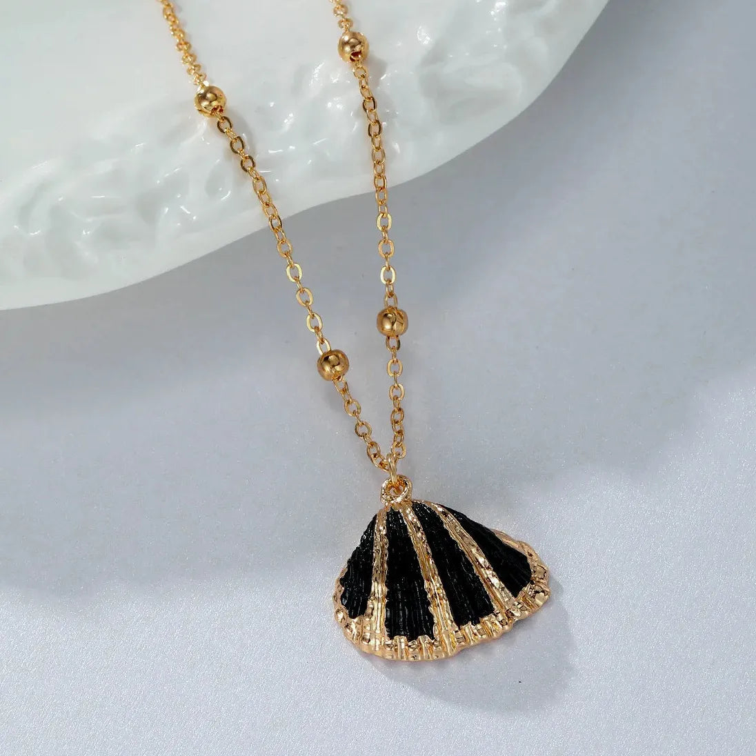 Fashion Beach Shell Conch Pendant Necklace for Women Acrylic Zinc Alloy Jewelry